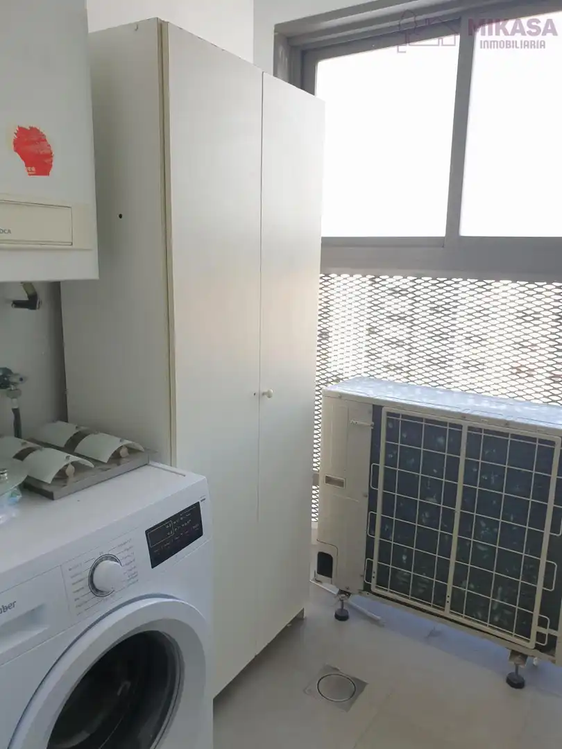 Bedroom of Flat for rent in Madrid  with Air Conditioner, Heating and Community pool