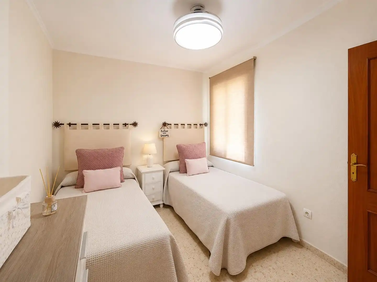 Habitación de Ático en venta en Chipiona con Aire acondicionado, Calefacción y Jardín privado