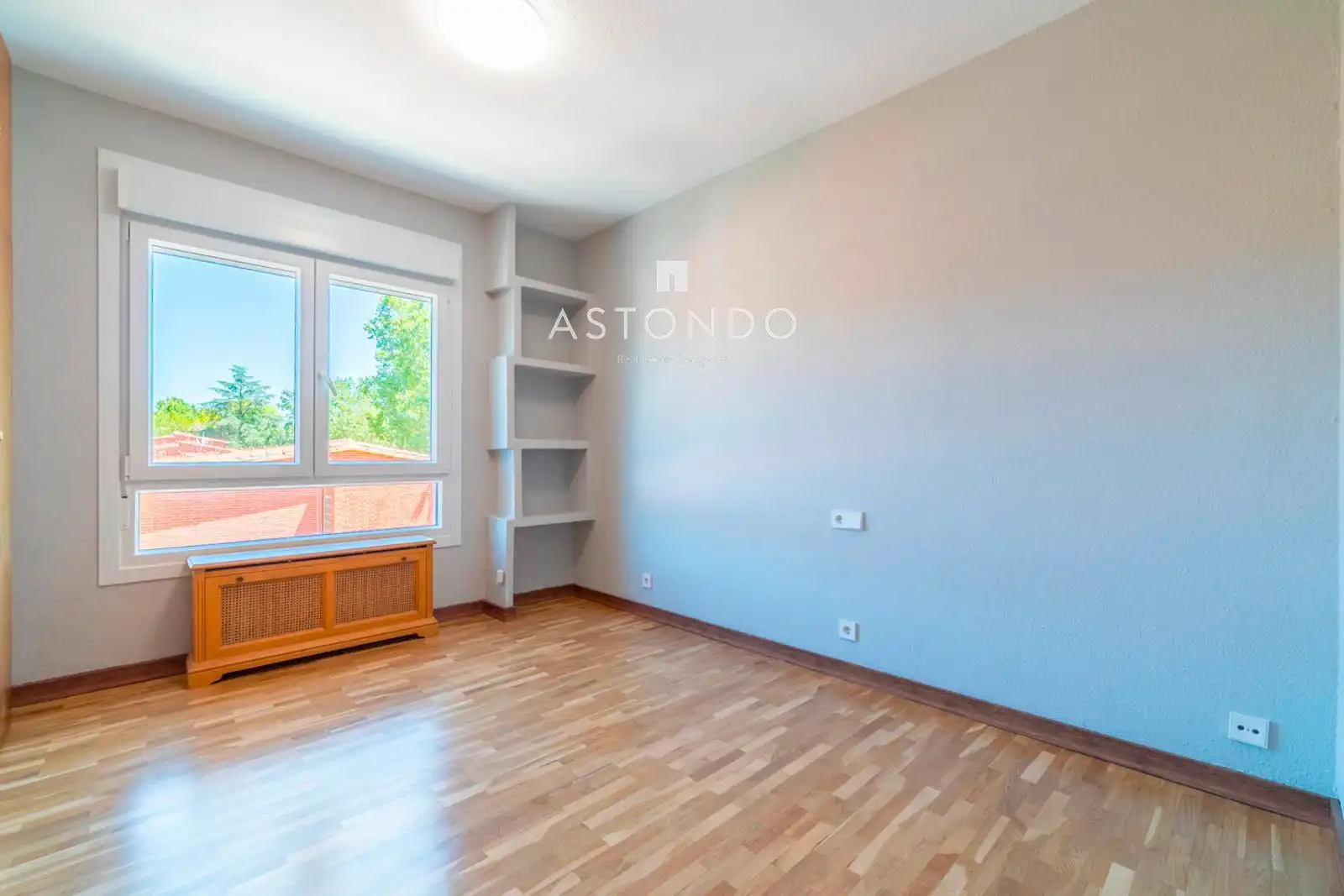 Bedroom of Flat for rent in Madrid  with Air Conditioner, Heating and Terrace