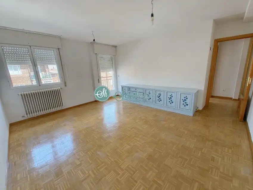 Sala de estar de Piso en venta en San Cristóbal de Segovia con Calefacción, Trastero y Balcón