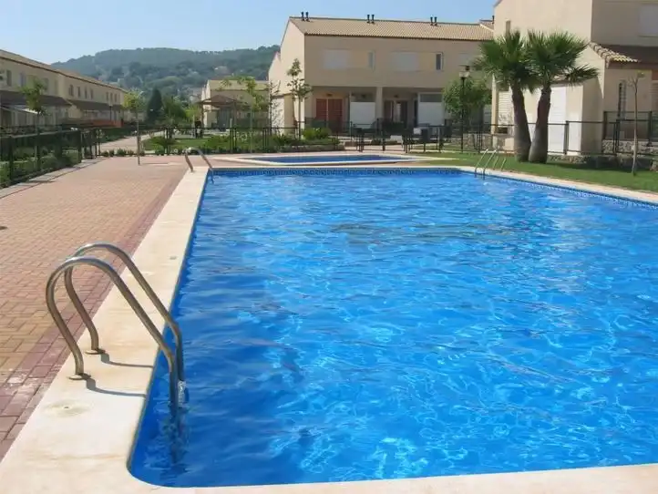 Reihenhaus mit Pool zur Miete in Carrer del Riu Palància 22
