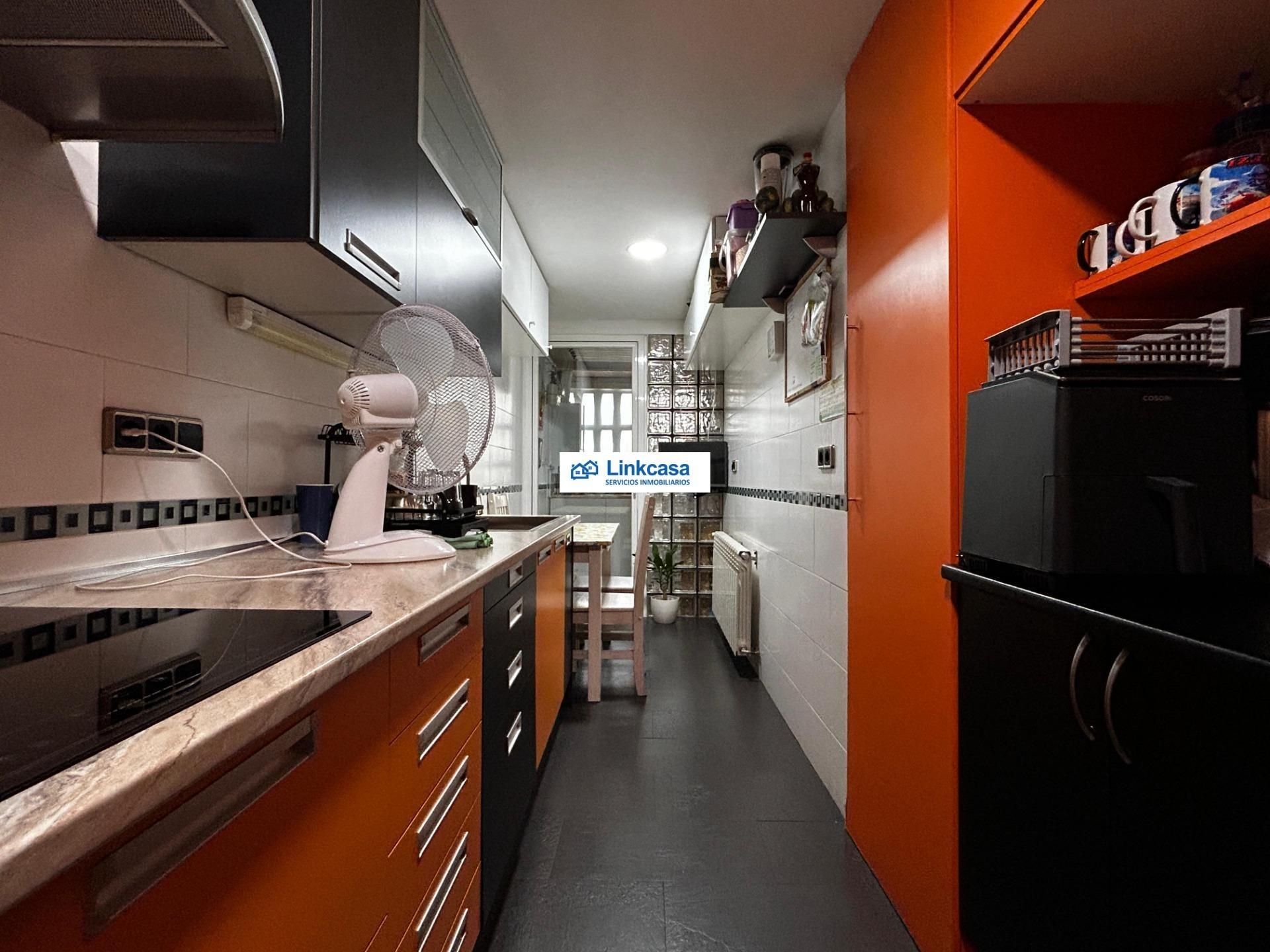 Kitchen of Flat for sale in  Madrid Capital  with Air Conditioner, Heating and Parquet flooring