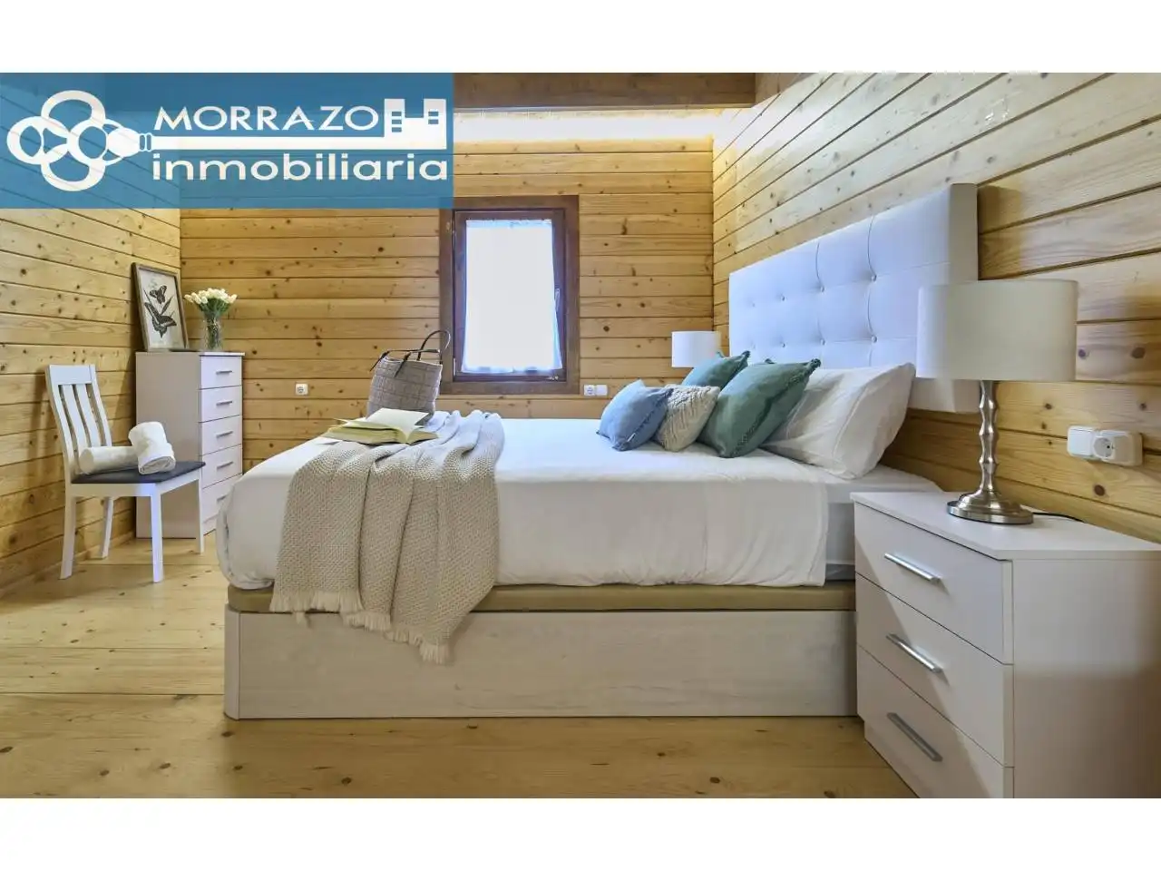 Dormitori de Casa o xalet en venda en Bueu amb Calefacció, Terrassa i Moblat