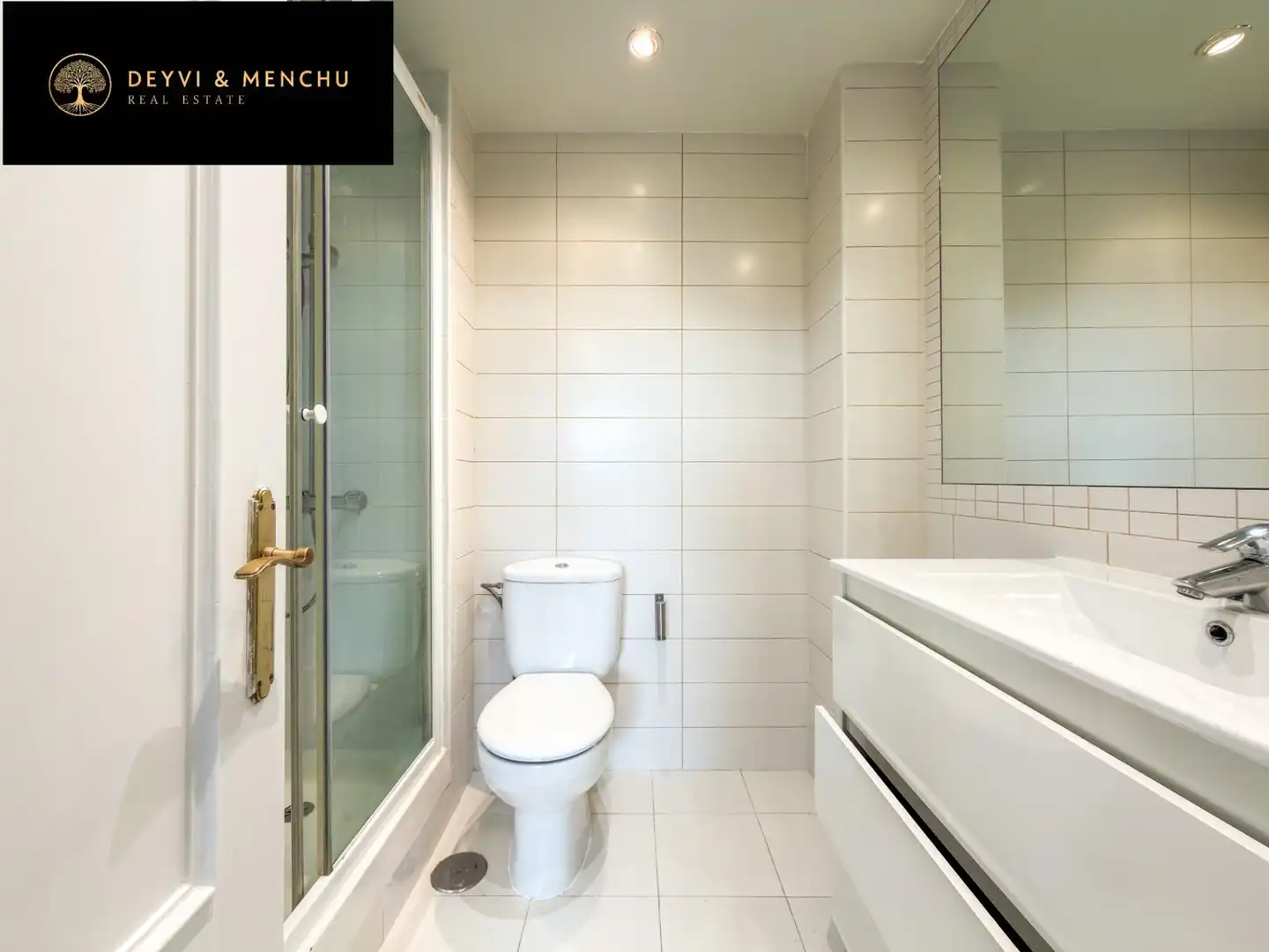Baño de Ático de alquiler en Pozuelo de Alarcón con Aire acondicionado, Jardín privado y Parquet