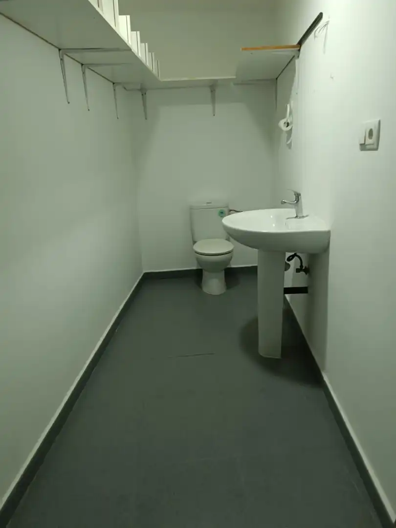 Badezimmer von Geschaftsraum zum Verkauf in Membrilla