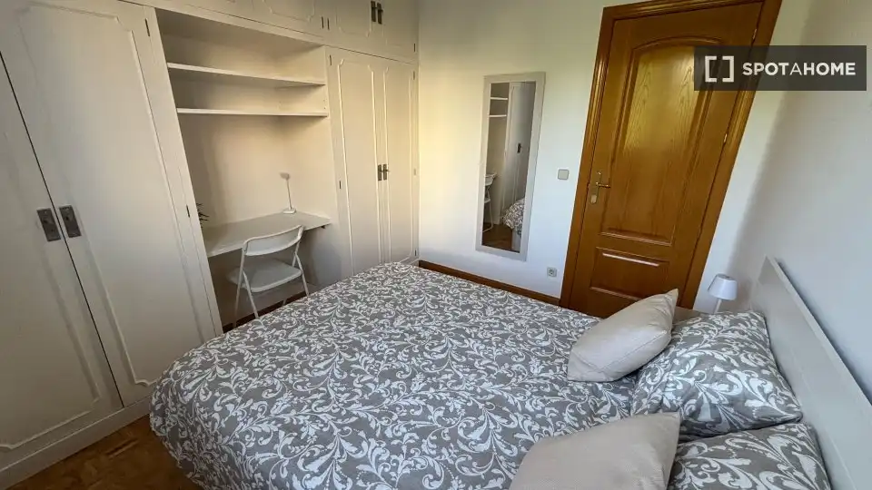 Dormitori de Apartament per a compartir en Madrid amb Aire condicionat, Calefacció i Terrassa