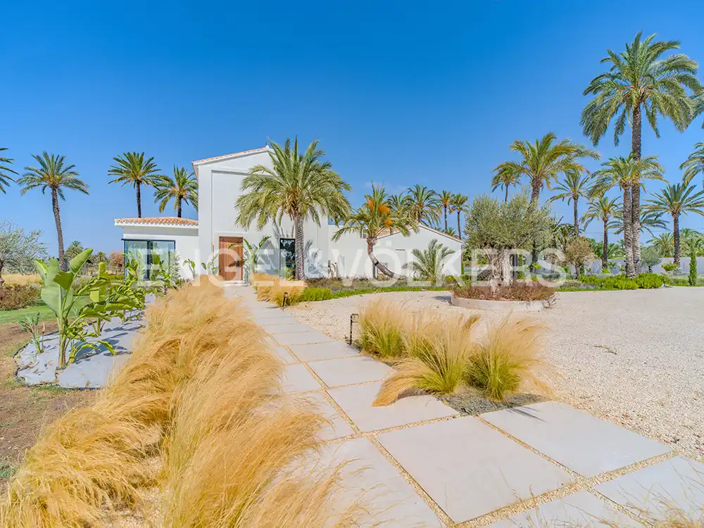 Vista exterior de Casa o xalet en venda en Elche / Elx amb Aire condicionat, Calefacció i Jardí privat