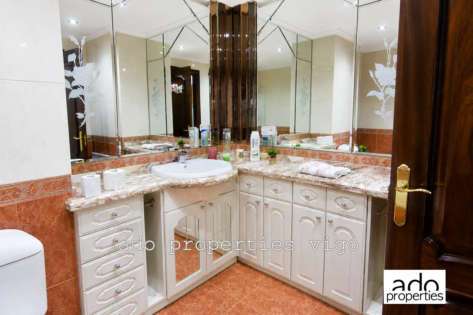 Baño de Piso en venta en Vigo  con Calefacción, Parquet y Trastero