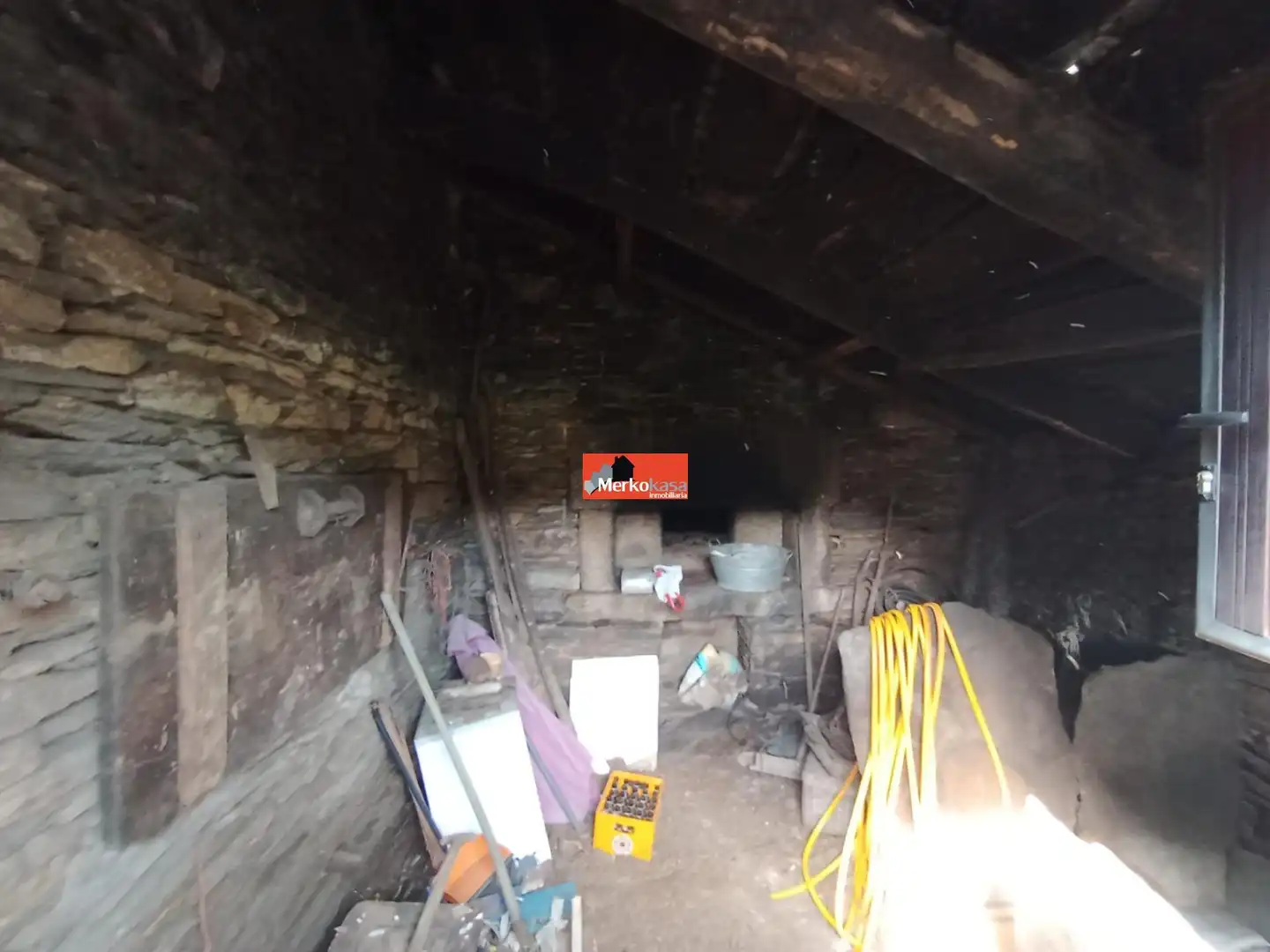 Finca rústica en venda en Begonte amb Jardí privat