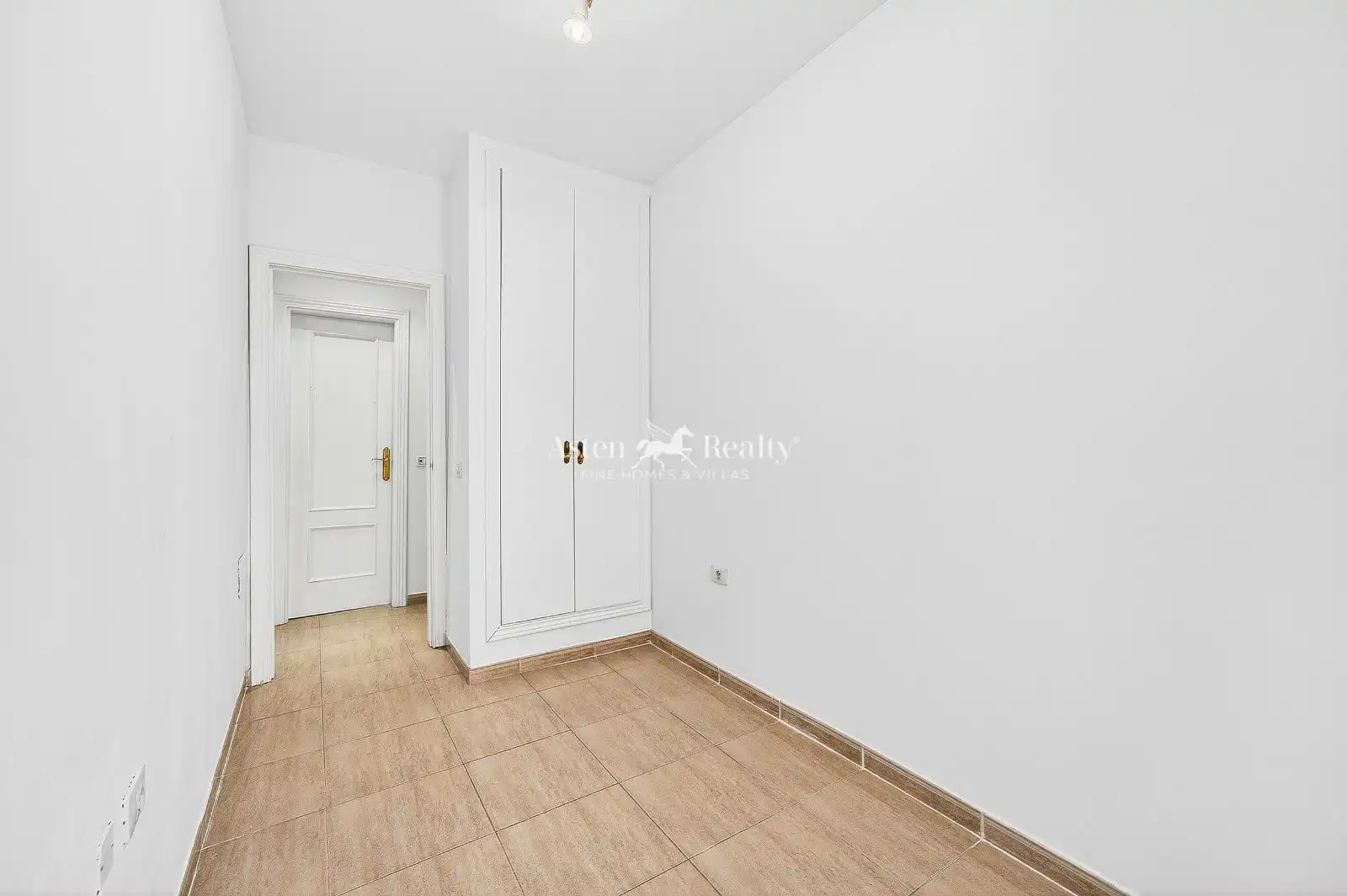 Wohnung zum Verkauf in Arona mit Terrasse, Abstellraum und Möbliert