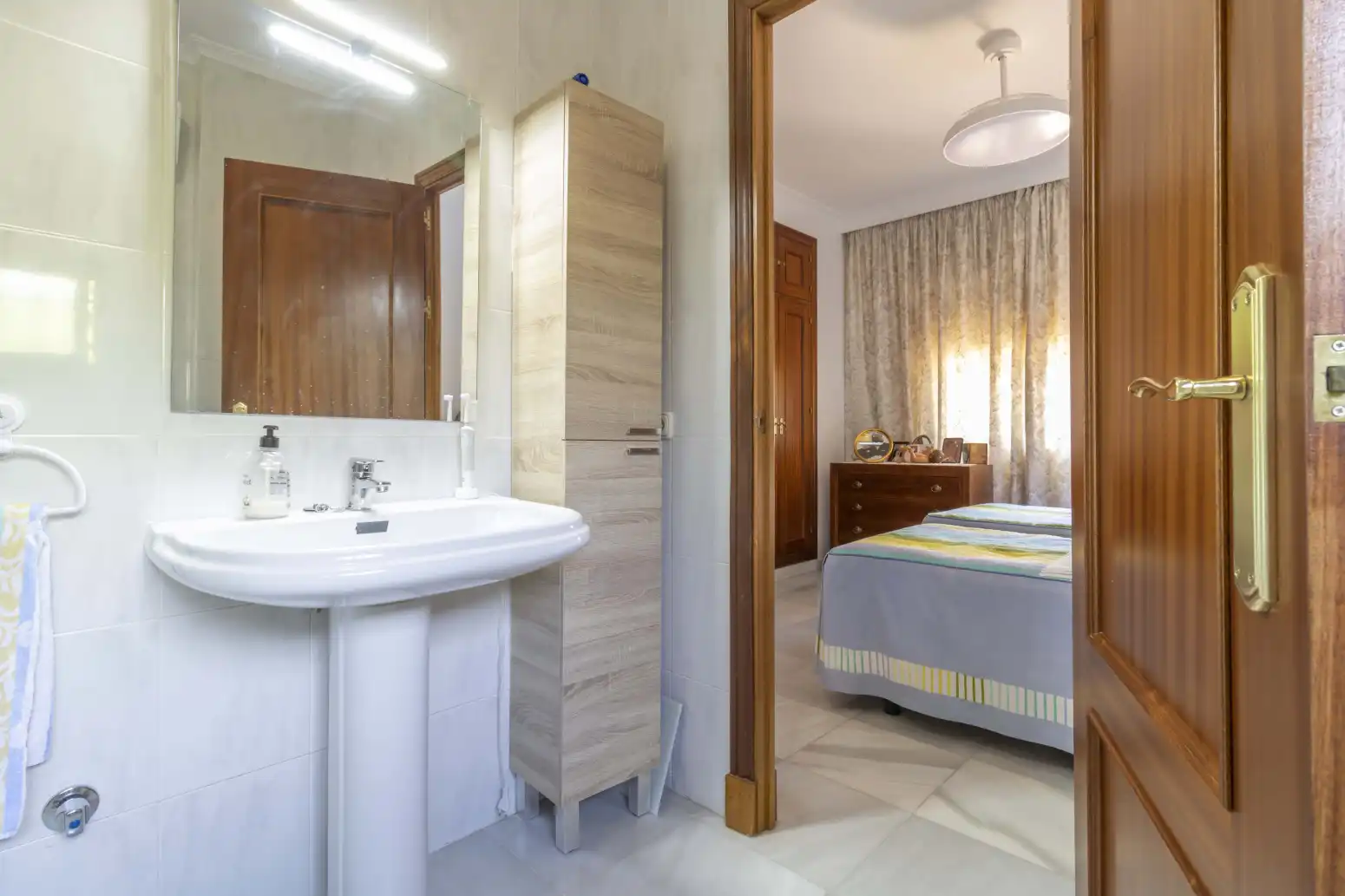 Bany de Casa o xalet en venda en Gines amb Aire condicionat, Terrassa i Traster