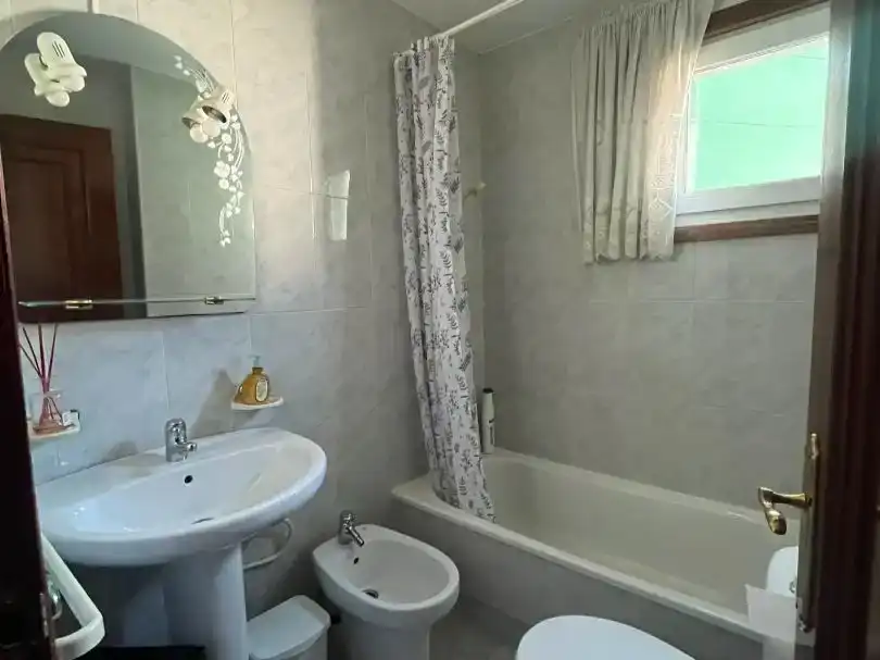 Badezimmer von Wohnung zur Miete in Acea de Olga - Augas Férreas