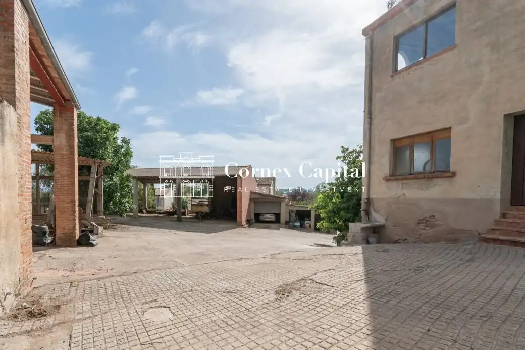 Vista exterior de Finca rústica en venda en Ullastret amb Jardí privat, Terrassa i Traster