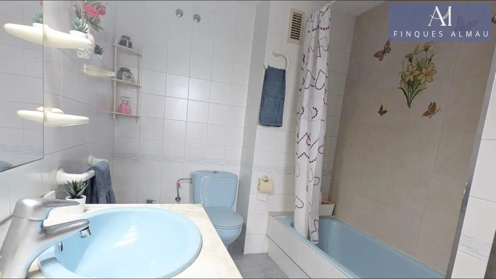 Bathroom of Detached homes for sale in Vilanova i la Geltrú  with Air Conditioner, Heating and Private garden