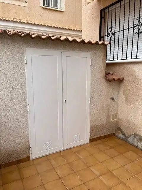 Dormitori de Planta baixa en venda en Los Alcázares amb Aire condicionat, Calefacció i Jardí privat
