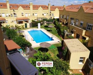 Außenansicht von Einfamilien-Reihenhaus miete in El Puerto de Santa María mit Heizung, Parkett und Terrasse