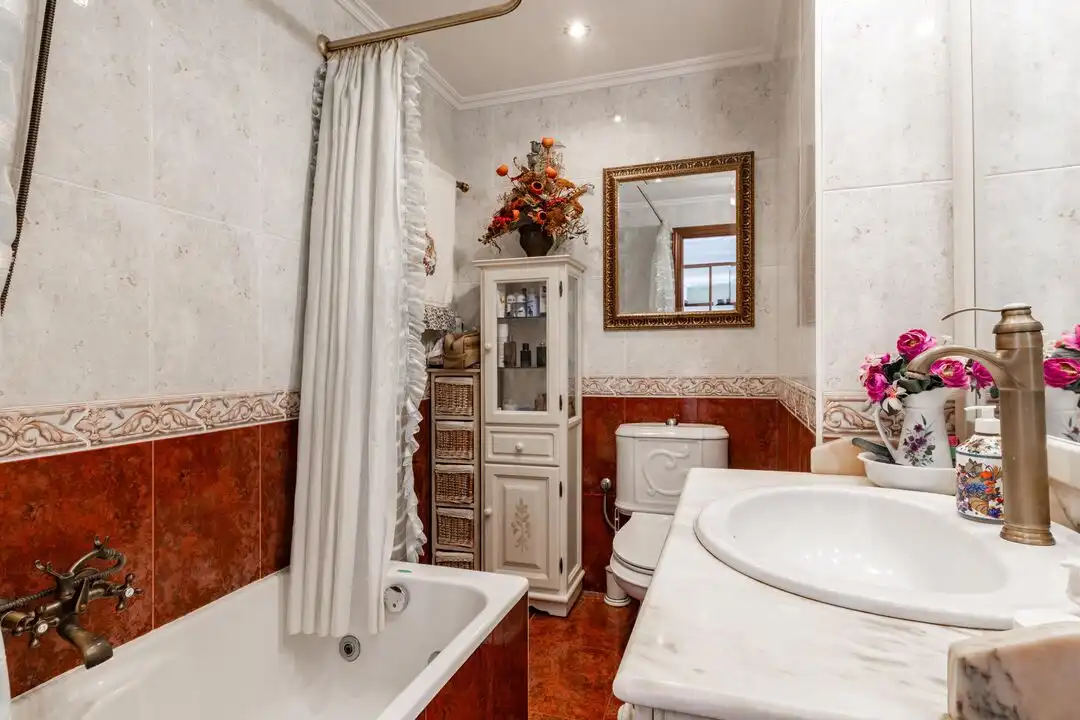 Badezimmer von Wohnung zum Verkauf in Irun  mit Heizung