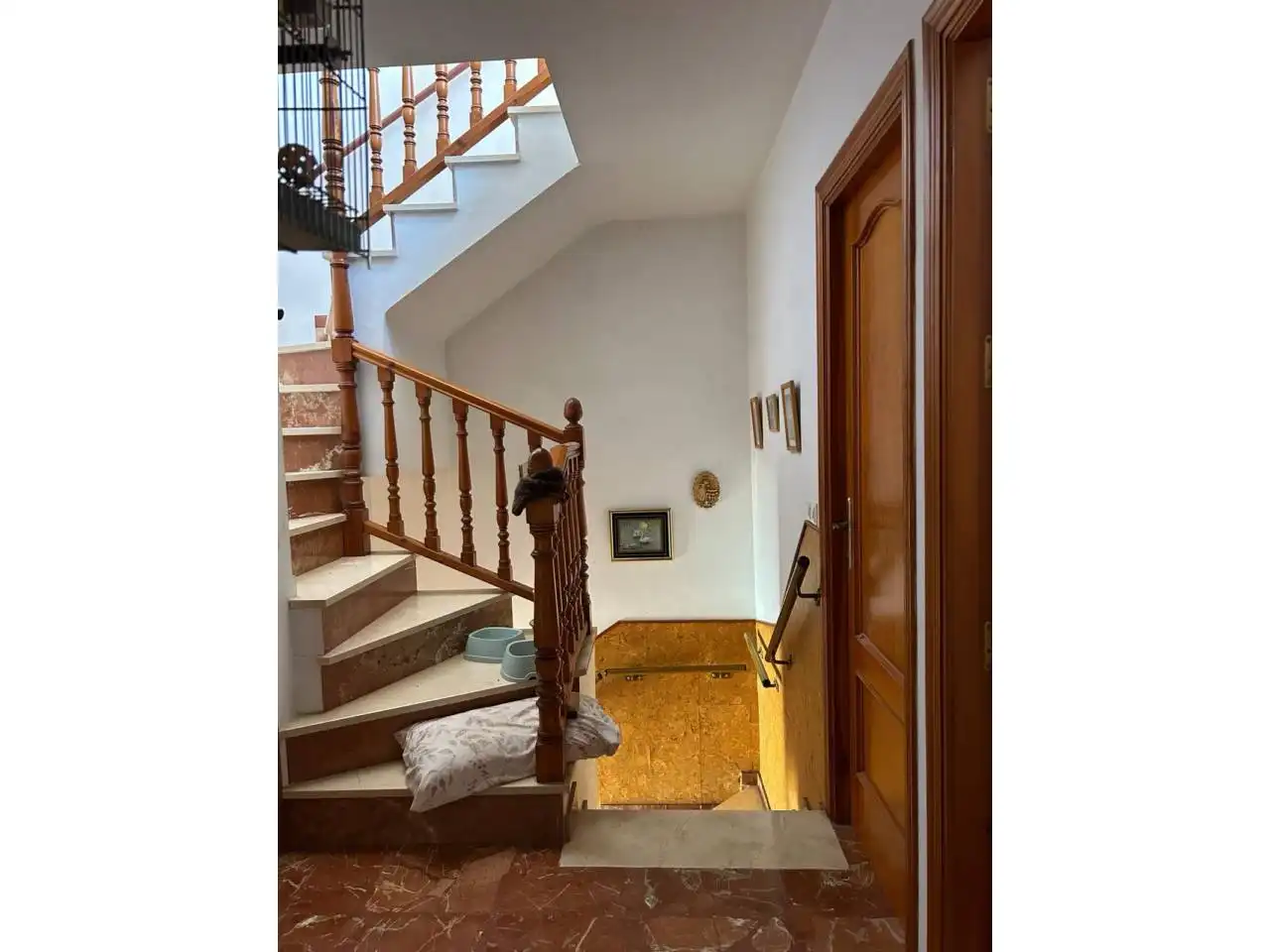 Einfamilien-Reihenhaus zum Verkauf in Estepona mit Klimaanlage und Terrasse