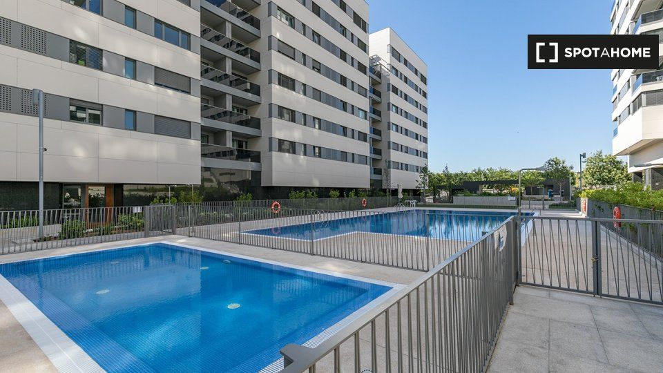 Swimming pool of Flat to rent in  Madrid Capital  with Air Conditioner, Heating and Furnished
