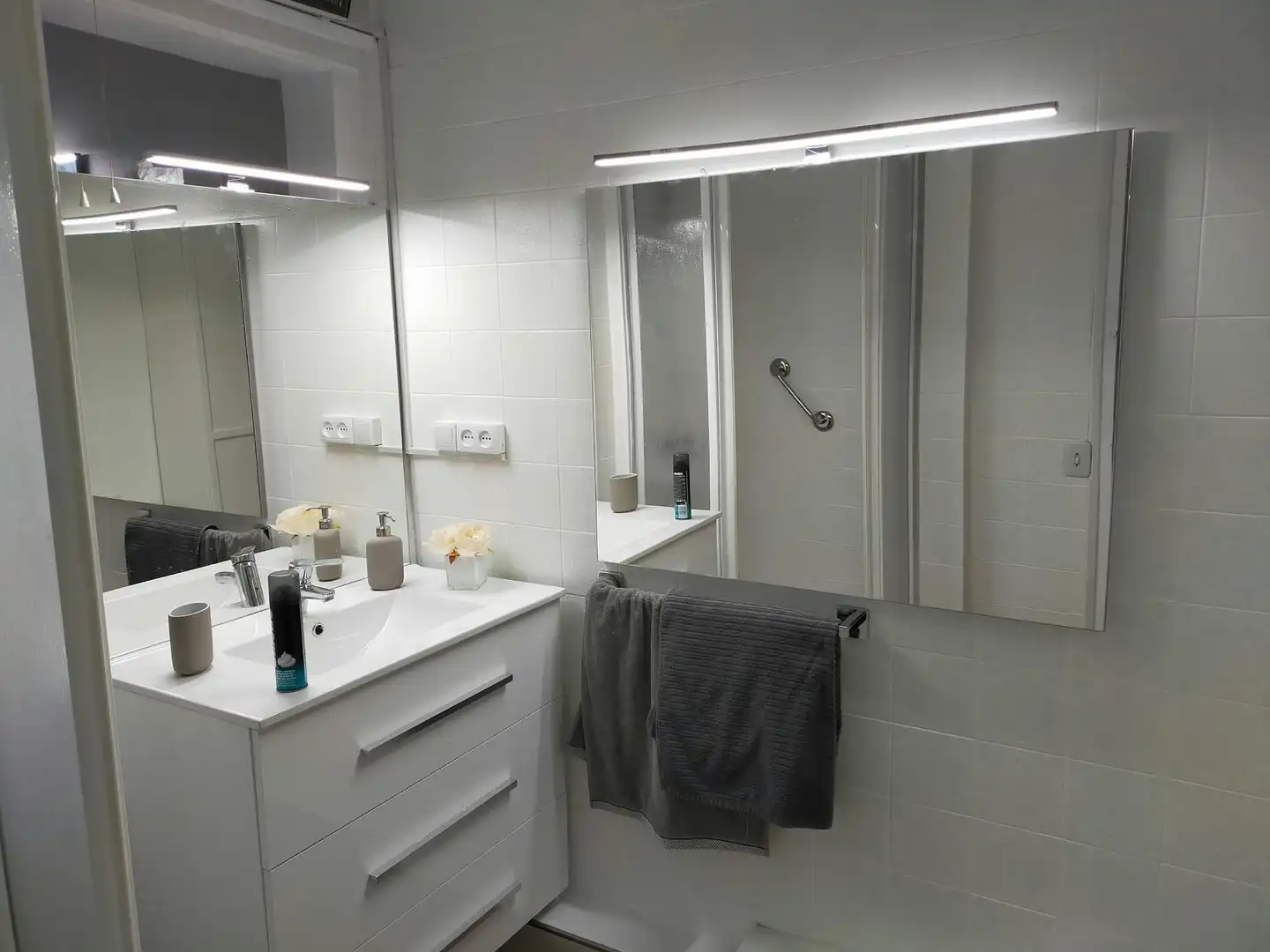 Bathroom of Flat for rent in Barcelona  with Air Conditioner, Furnished and Washing machine