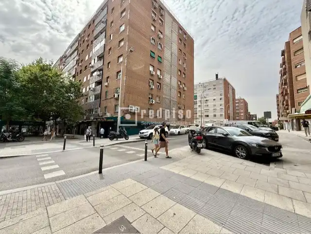 Vista exterior de Piso en venta en Madrid con Calefacción y Terraza