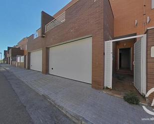 Vista exterior de Casa o xalet en venda en Camarena amb Jardí privat, Terrassa i Piscina