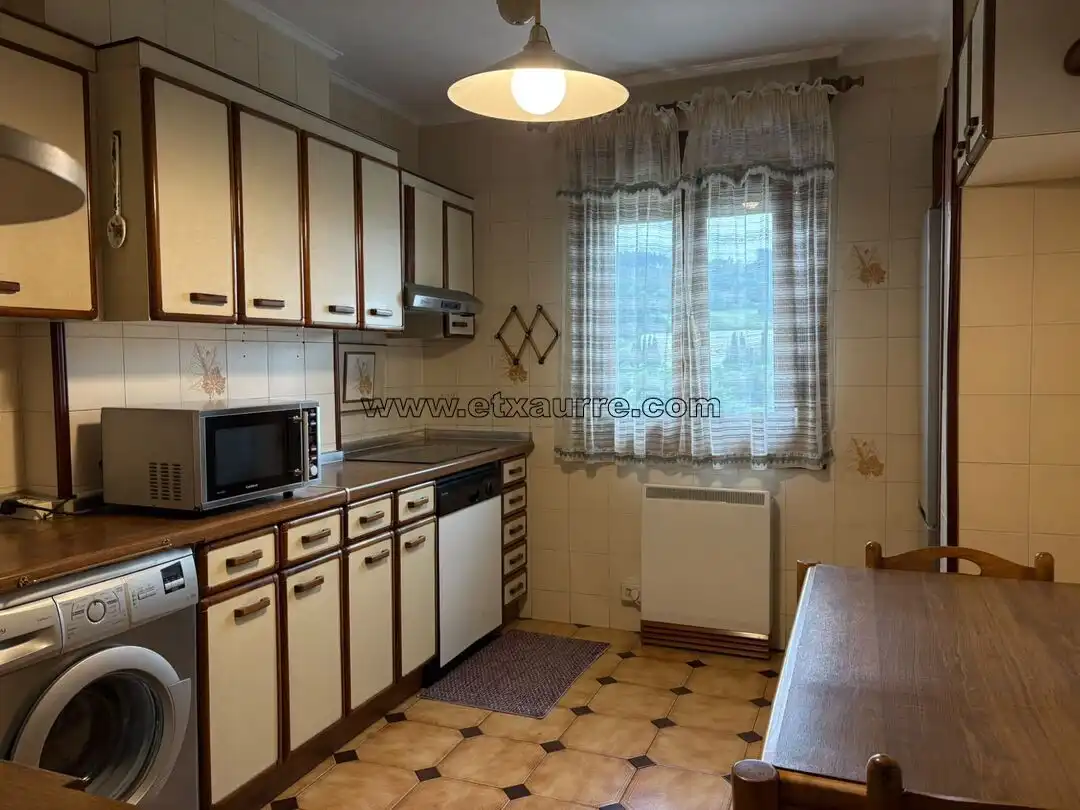 Cocina de Piso en venta en Laudio / Llodio con Calefacción y Balcón