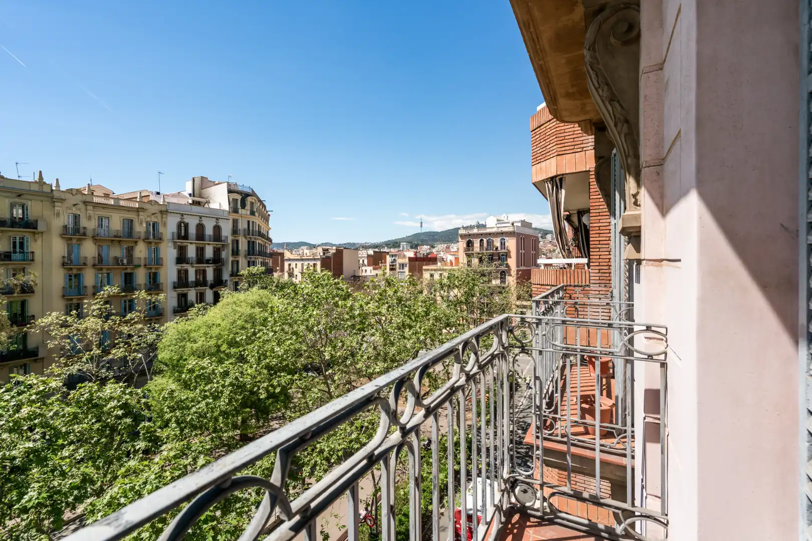 Vista exterior de Piso en venta en Barcelona con Balcón