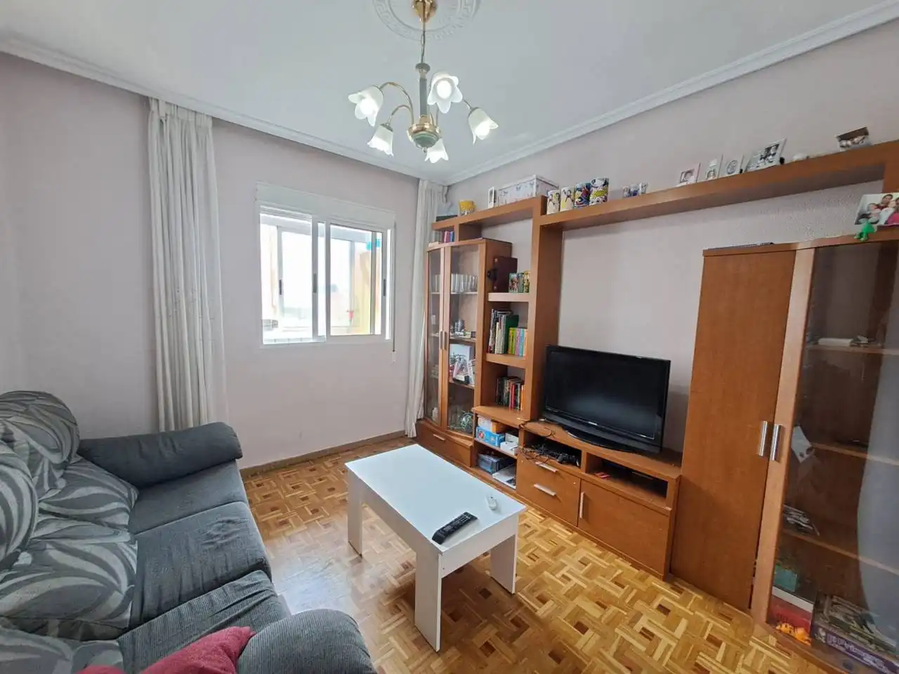 Sala de estar de Piso en venta en Burgos con Calefacción, Parquet y Terraza