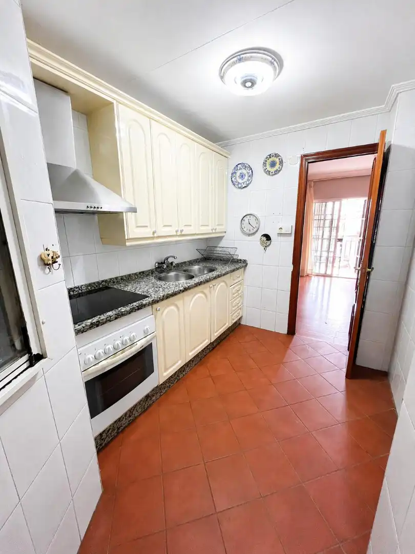 Cocina de Piso en venta en Sevilla con Balcón