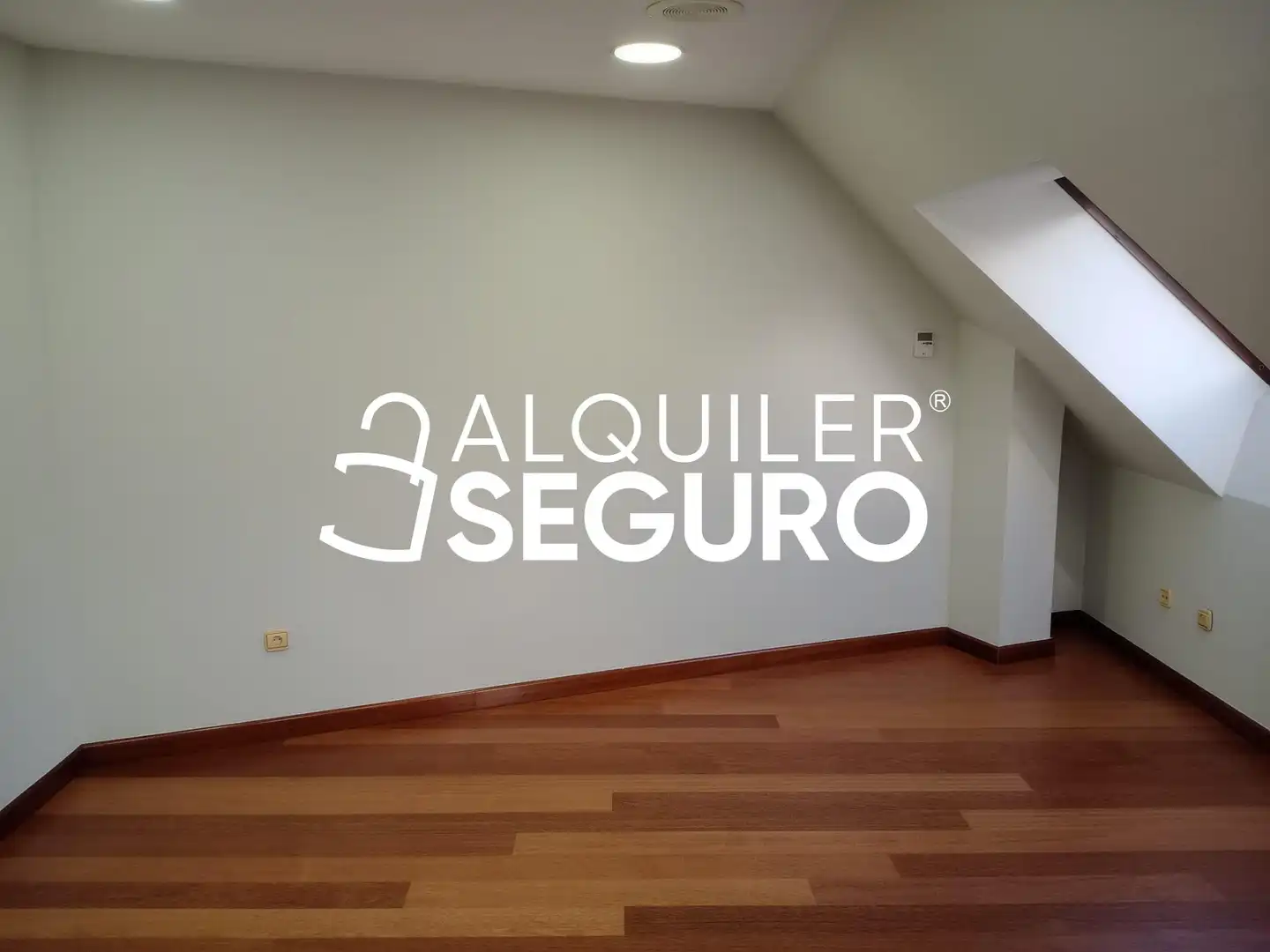 Bedroom of Flat for rent in Valladolid  with Air Conditioner and Heating