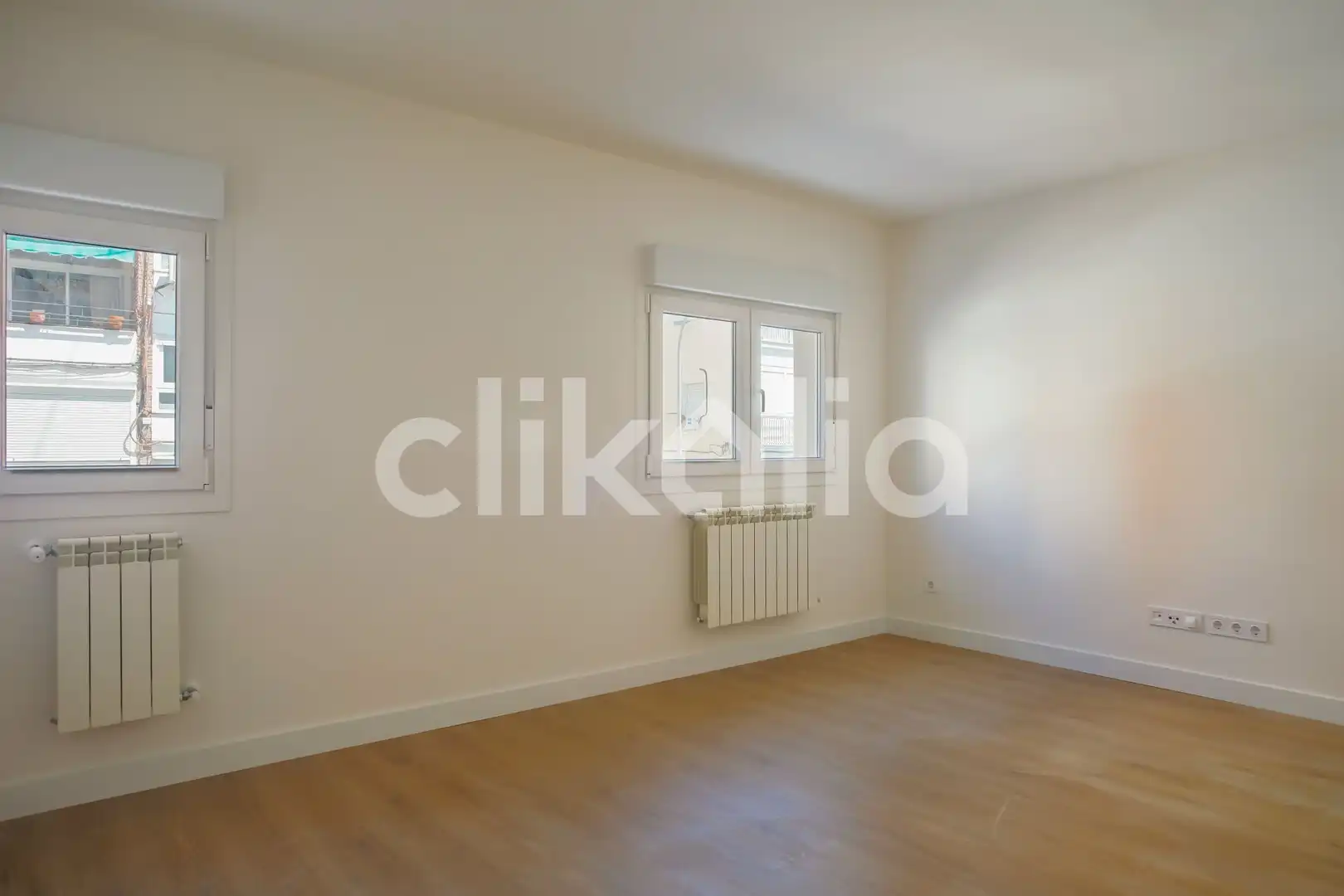 Bedroom of Flat for sale in  Madrid Capital  with Air Conditioner, Heating and Private garden