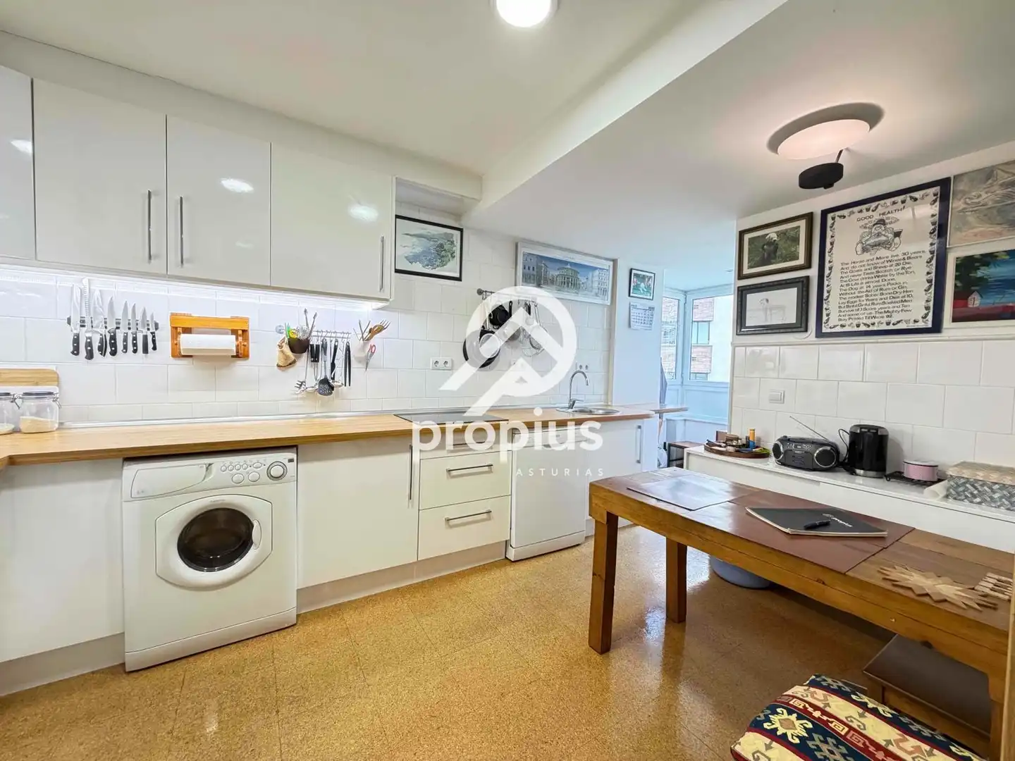 Kitchen of Flat for sale in Oviedo   with Heating, Parquet flooring and Oven