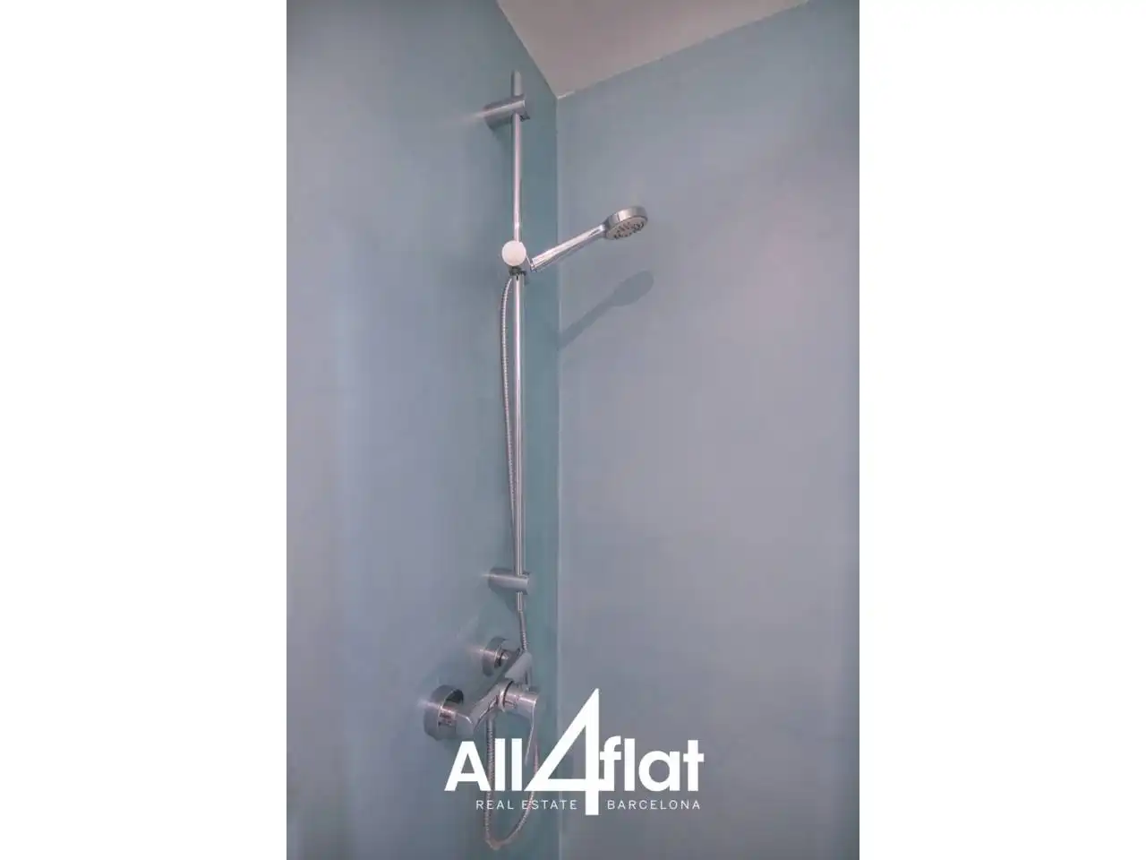 Bathroom of Flat for sale in Barcelona  with Air Conditioner, Parquet flooring and Terrace