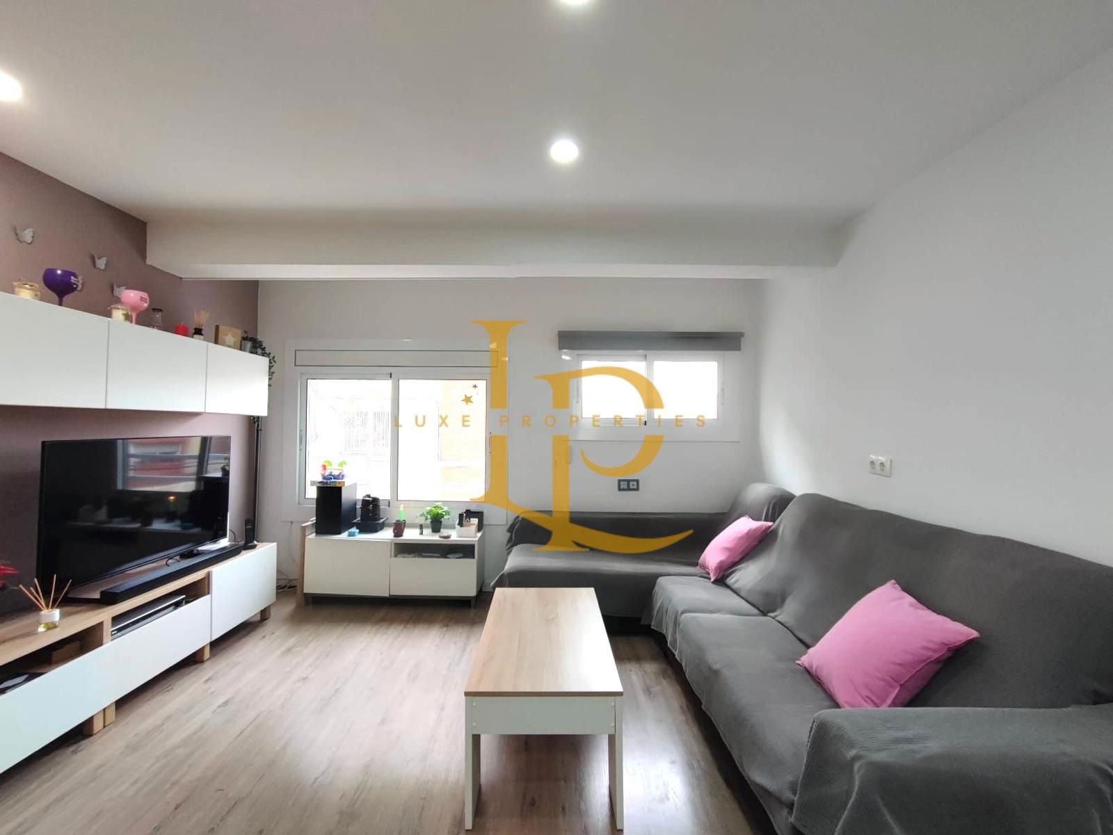 Living room of Flat for sale in El Papiol  with Air Conditioner, Heating and Parquet flooring