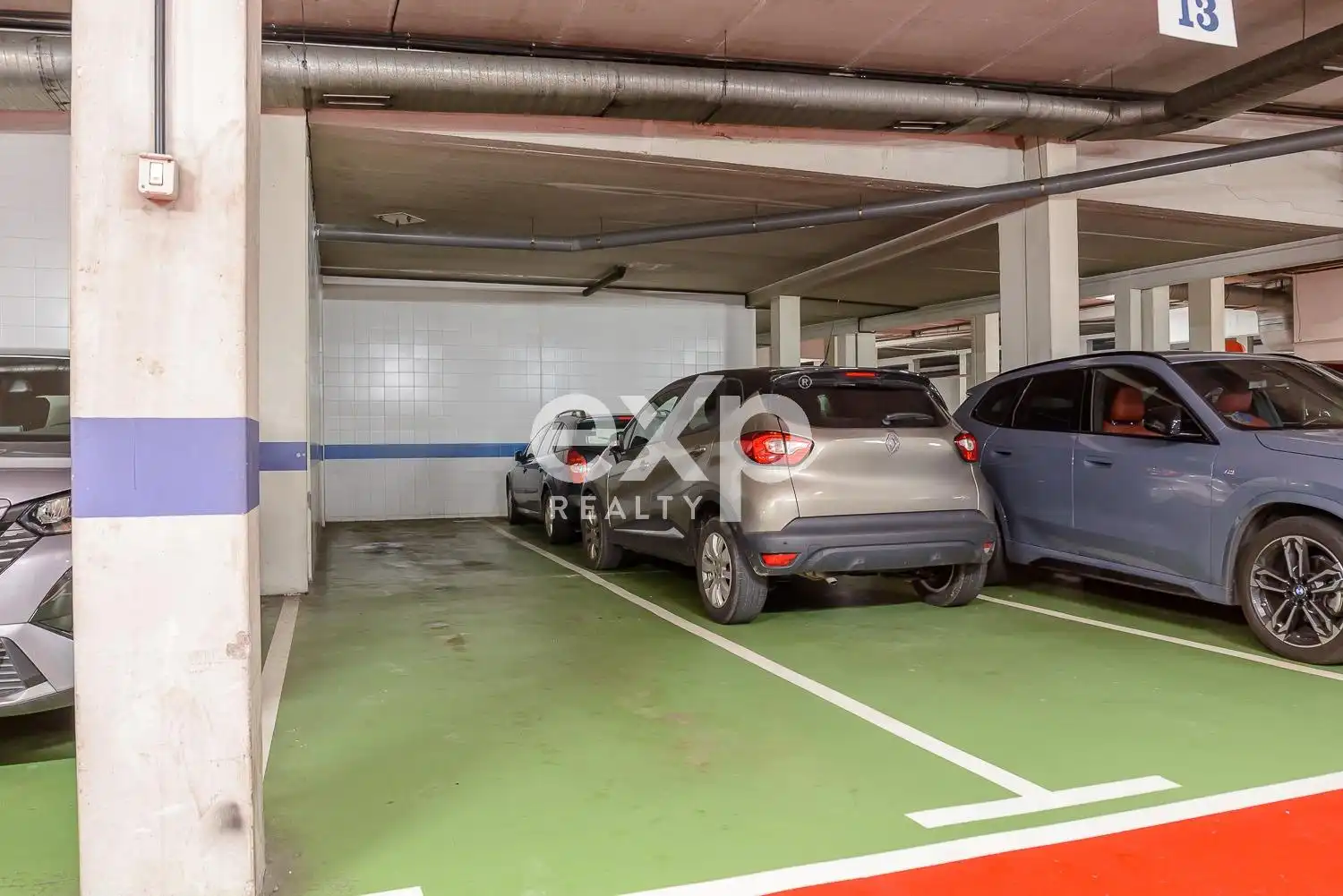 Aparcament de Pis en venda en Oviedo  amb Calefacció, Parquet i Moblat