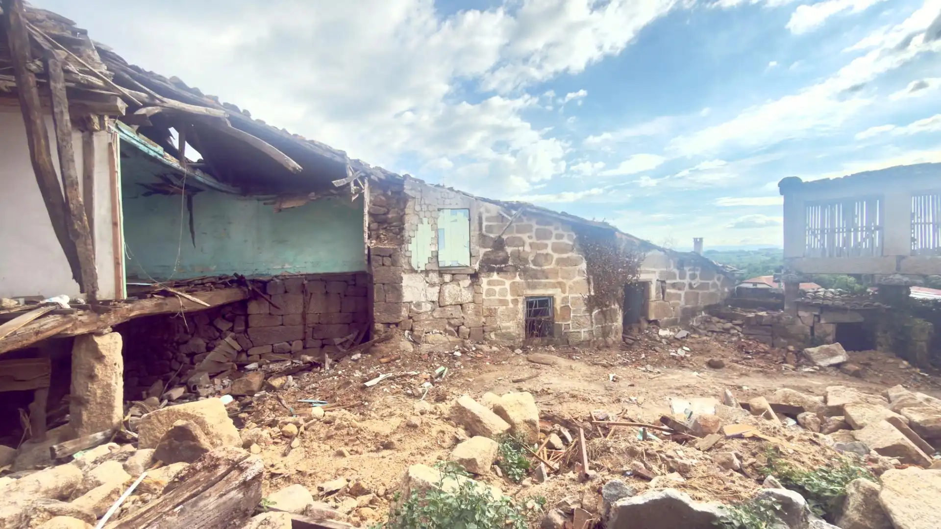 Vista exterior de Casa o xalet en venda en Nogueira de Ramuín amb Jardí privat i Balcó