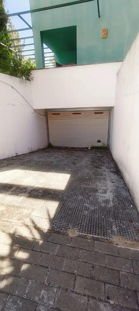 Aparcament de Casa o xalet en venda en Espartinas amb Aire condicionat, Jardí privat i Terrassa