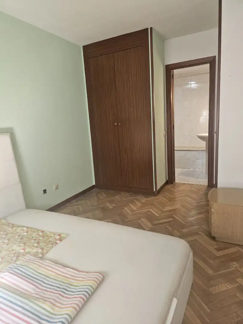 Bedroom of Flat for sale in Fuenlabrada  with Air Conditioner, Heating and Parquet flooring