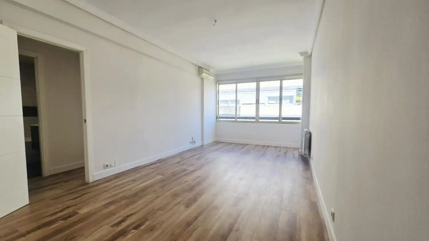 Flat with terrace to rent in del General Pardiñas, imagen 3