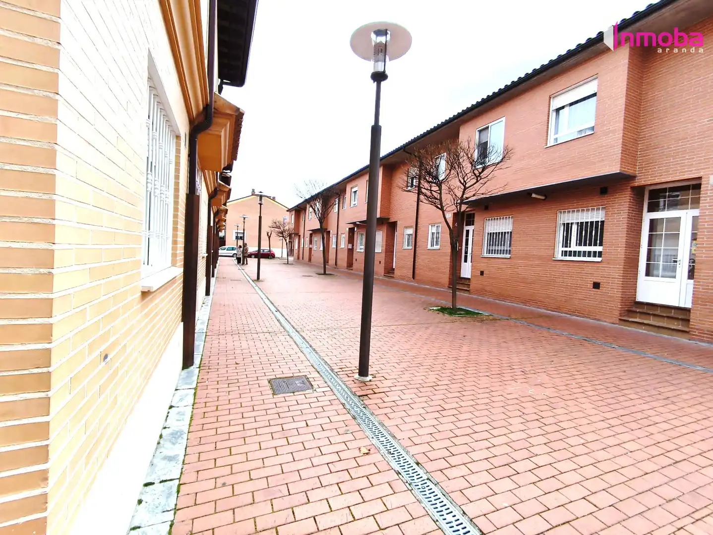 Vista exterior de Casa adosada en venta en Aranda de Duero con Calefacción y Jardín privado