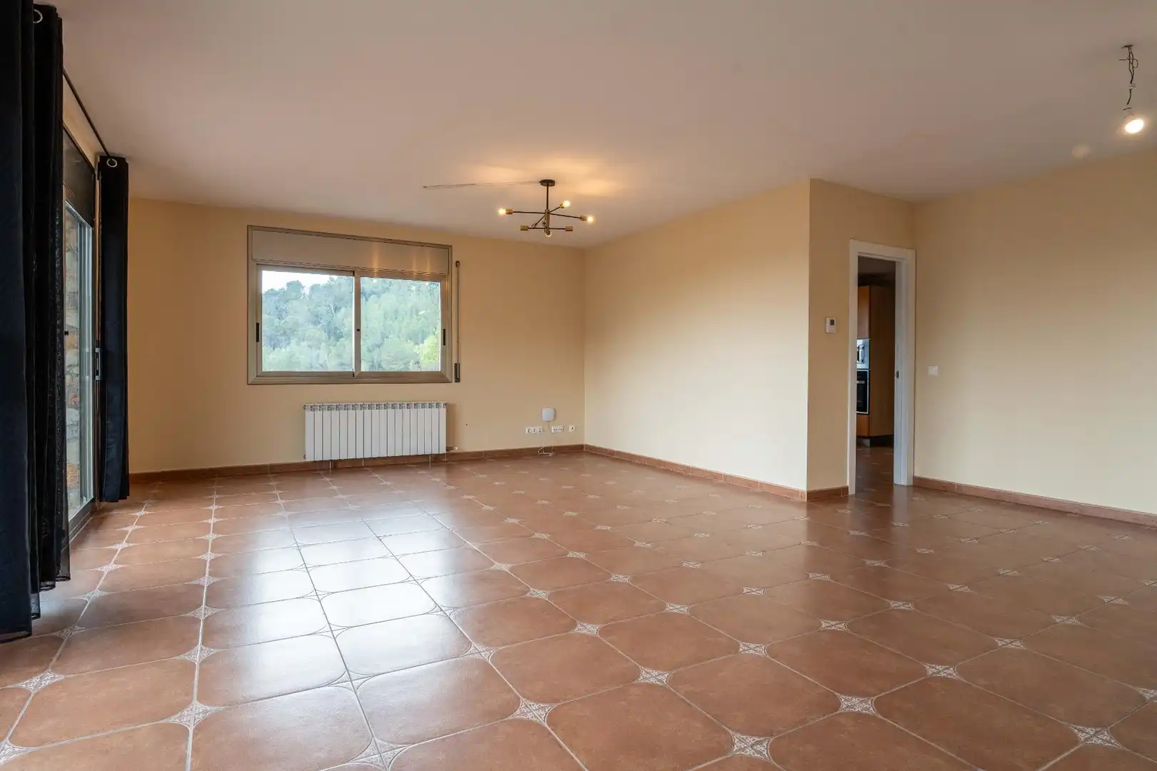 Sala d'estar de Casa o xalet en venda en El Vendrell amb Calefacció, Jardí privat i Terrassa