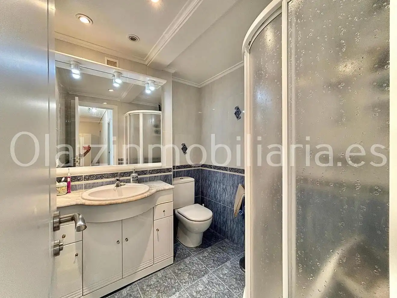 Baño de Piso en venta en Zalla  con Calefacción, Terraza y Trastero
