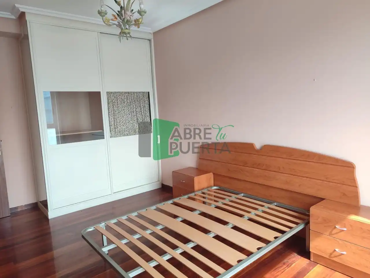 Habitación de Piso de alquiler en Ourense Capital  con Calefacción, Parquet y Trastero