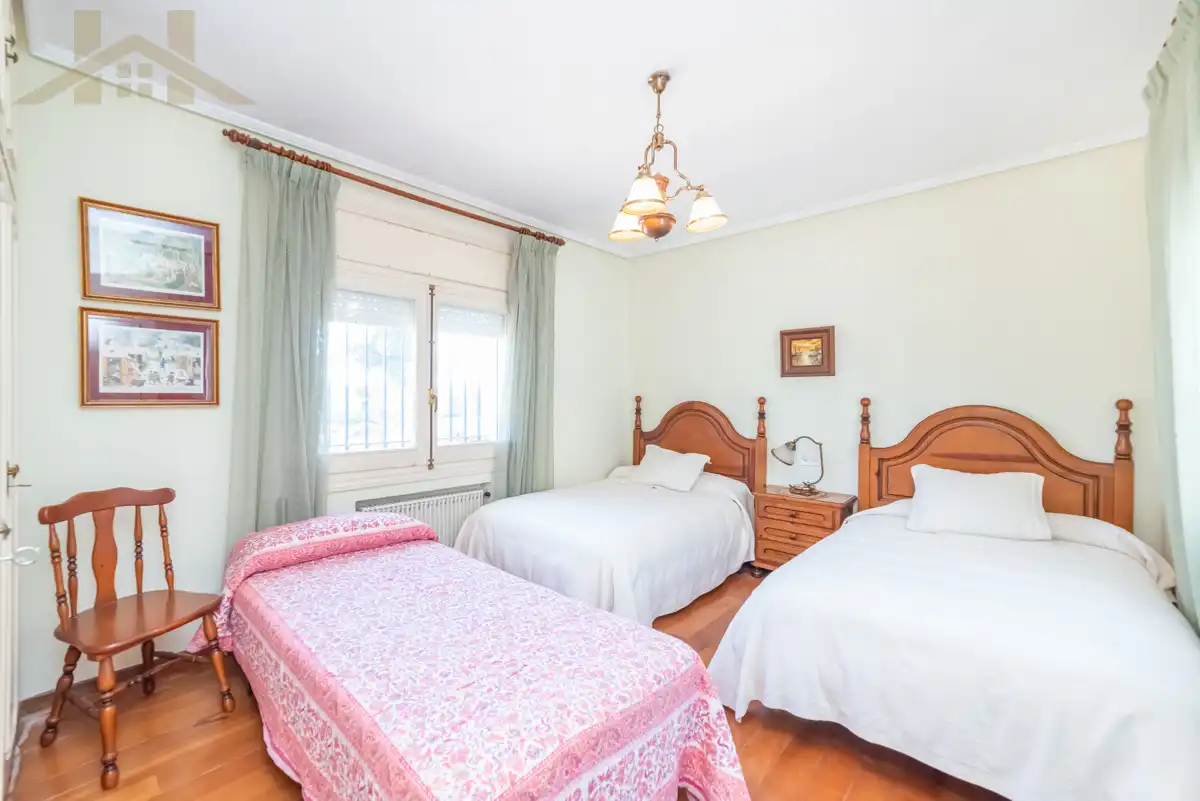 Bedroom of Country homes for sale in Ciempozuelos  with Private garden, Storage room and Swimming Pool