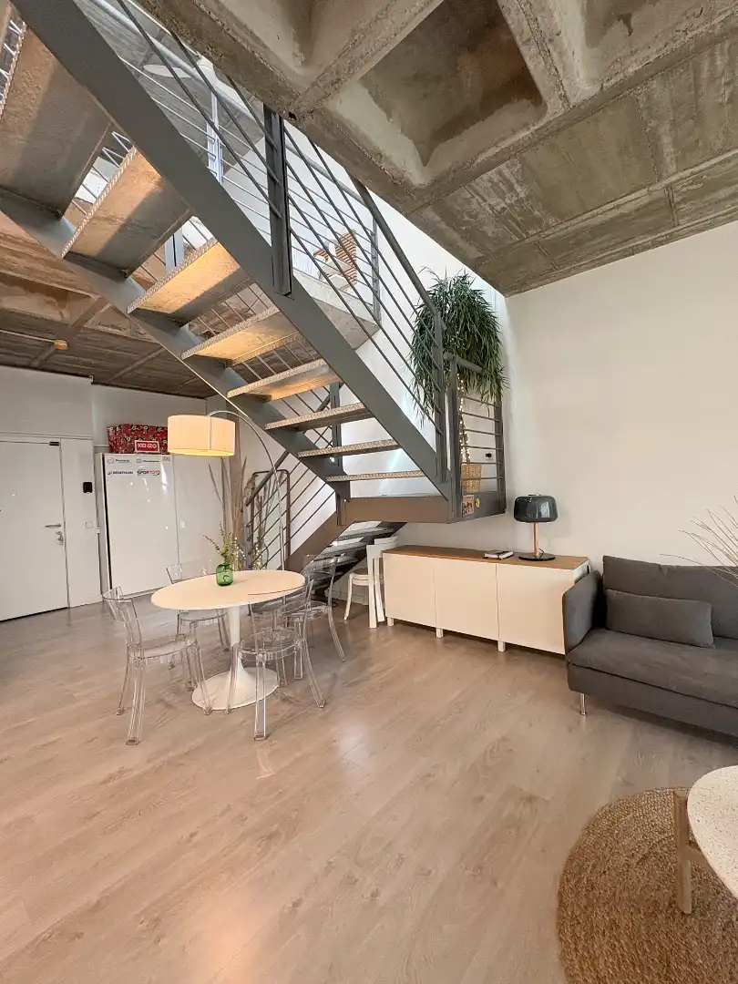 Sala d'estar de Oficina de lloguer en Europolis