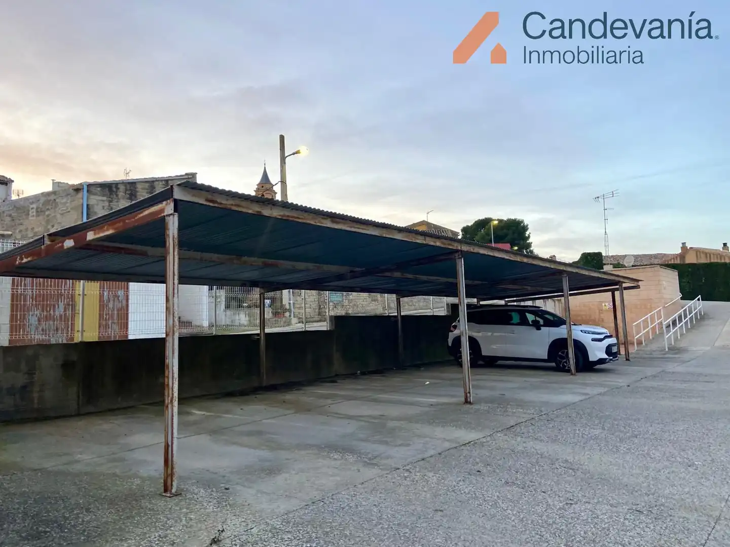 Parking de Casa adosada en venta en Las Pedrosas con Aire acondicionado, Calefacción y Jardín privado