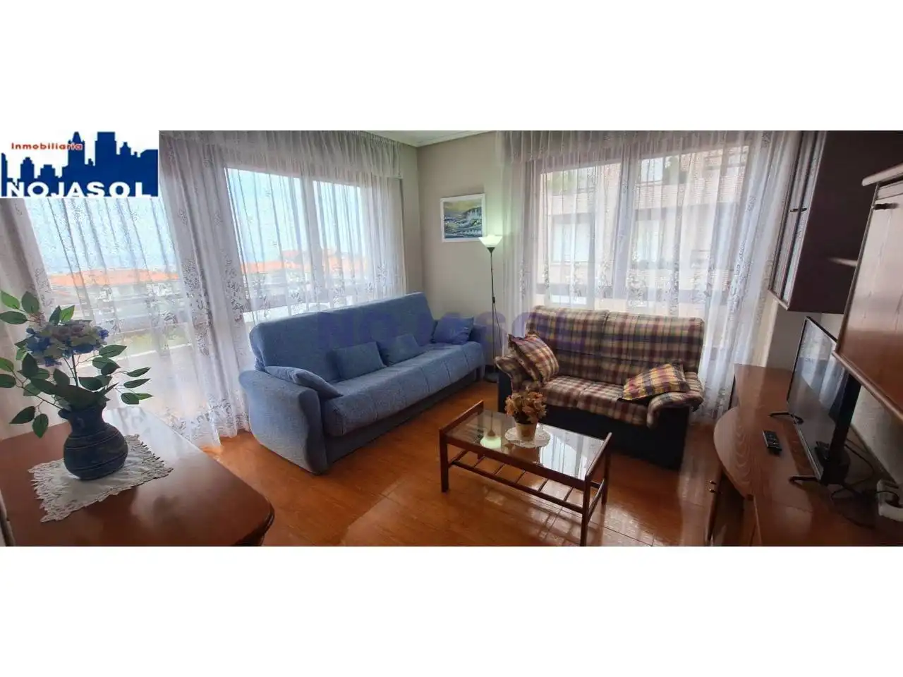 Sala d'estar de Apartament de lloguer en Noja amb Calefacció, Terrassa i Moblat