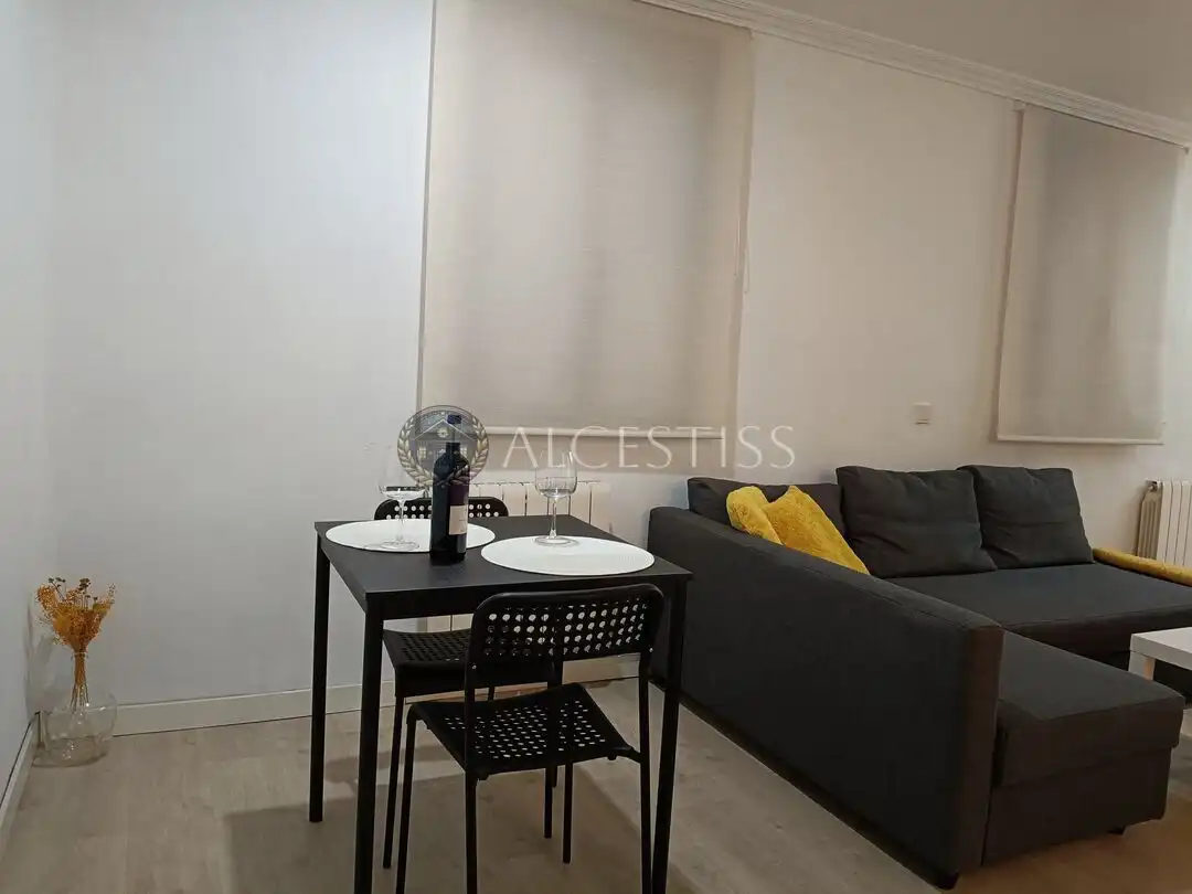 Habitación de Piso en venta en Madrid con Calefacción