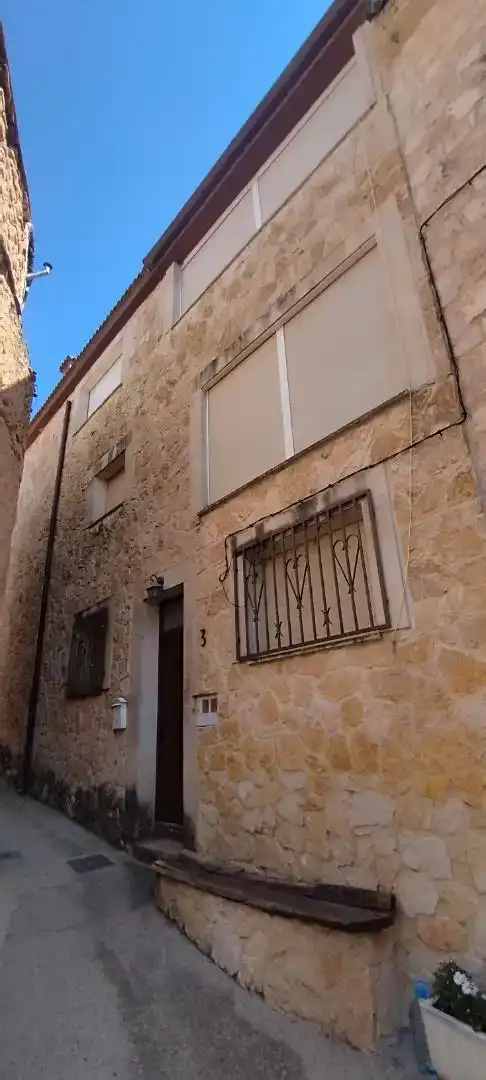 Vista exterior de Pis en venda en Arandilla amb Moblat i Microones